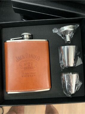 Jack Daniels Brown Leather Flask Set with Silver Shot Cups
